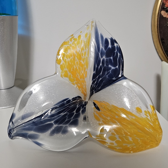 Large Blown Glass Flower - Picture 1 of 9